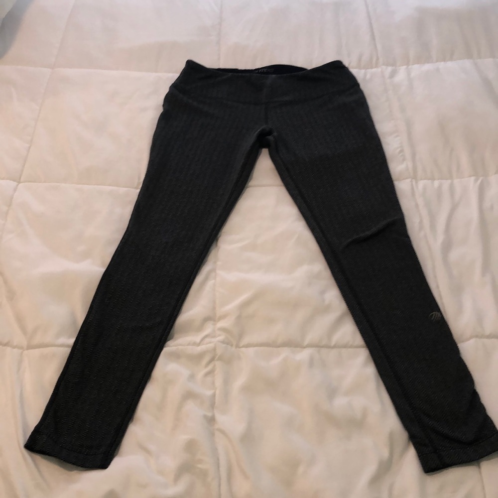 MPG soft leggings in a herringbone pattern
